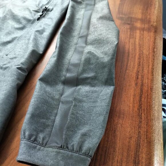 Lululemon The Drizz Running Jacket (reflective/water resistant) - Picture 5 of 7